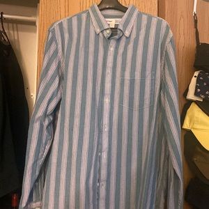 NWOT Mens button down shirt